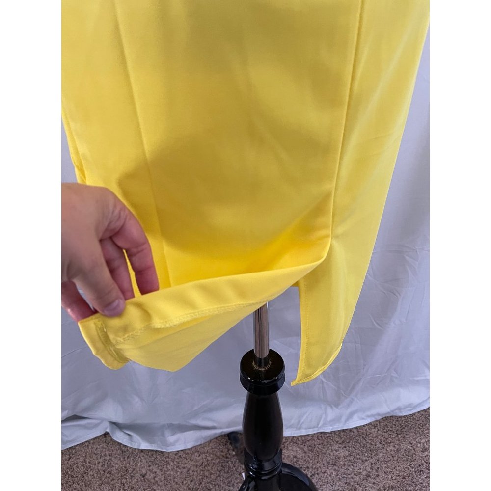 LivaGirl Vibrant Yellow Gold Accent Keyhole Front Sleeveless Midi Dress - Picture 12 of 13